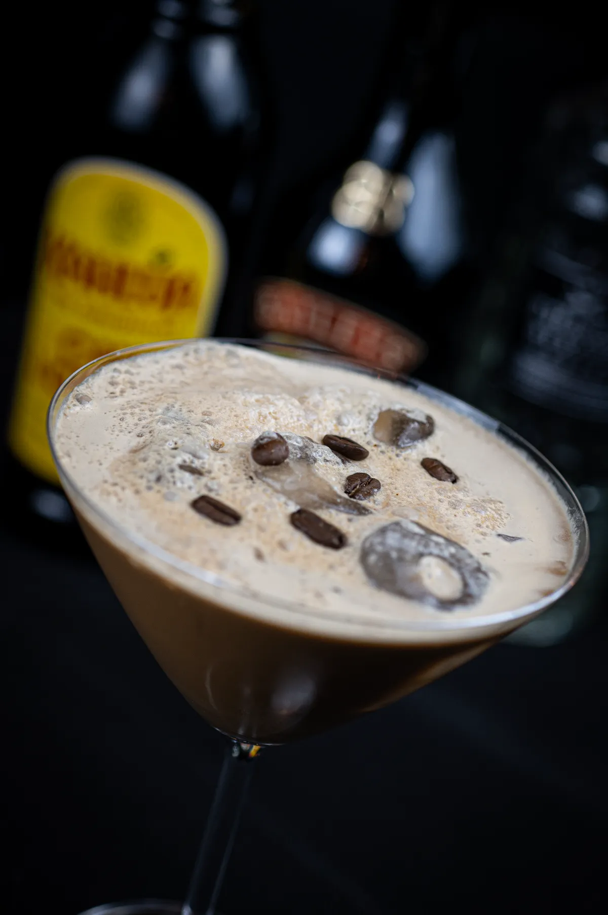 Espresso Martini — Espresso, Kahlua, Baileys, Vodka bei Kaspio in Stade