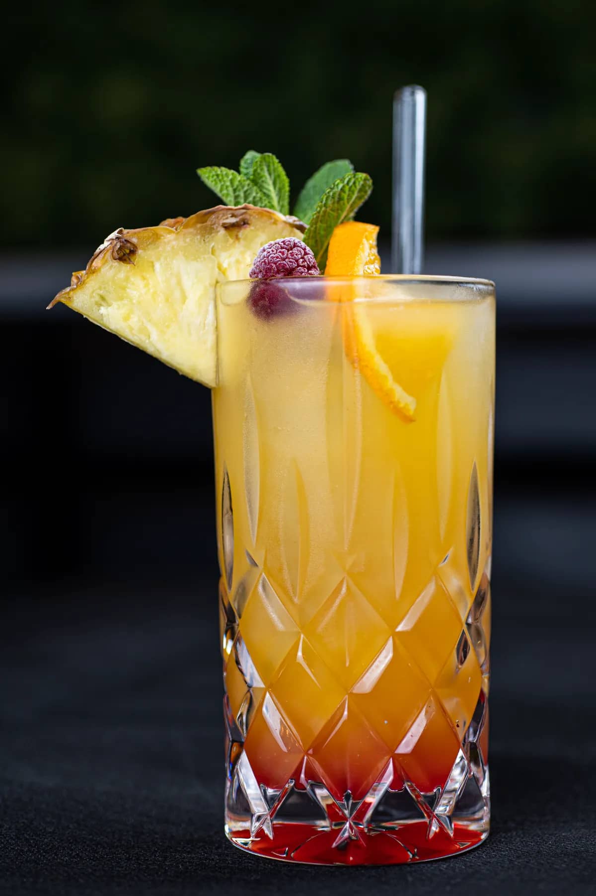 Tequila Sunrise — Tequila, Orangensaft, Limette, Grenadine bei Kaspio in Stade